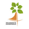 Das Logo zeigt einen Baum mit grünen Blättern, einem braunen Sockel und einem Kreuzsymbol, mit dem Text 'SEELSORGENTAUM KAISERWALD' darunter.