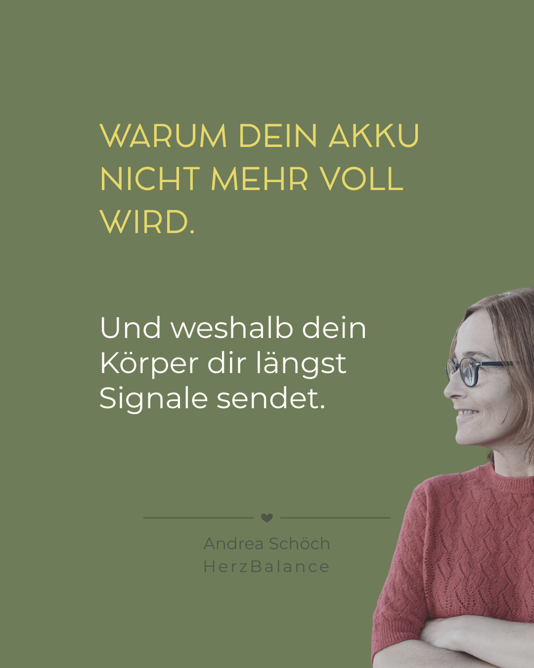 Eine Frau mit Brille und rotem Pullover lächelt. Der Text lautet: 'Warum Dein Akku nicht mehr voll wird. Und weshalb Dein Körper Dir längst Signale sendet. Andrea Schöch HerzBalance'.