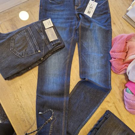 Bild enthält, Clothing, Jeans, Pants