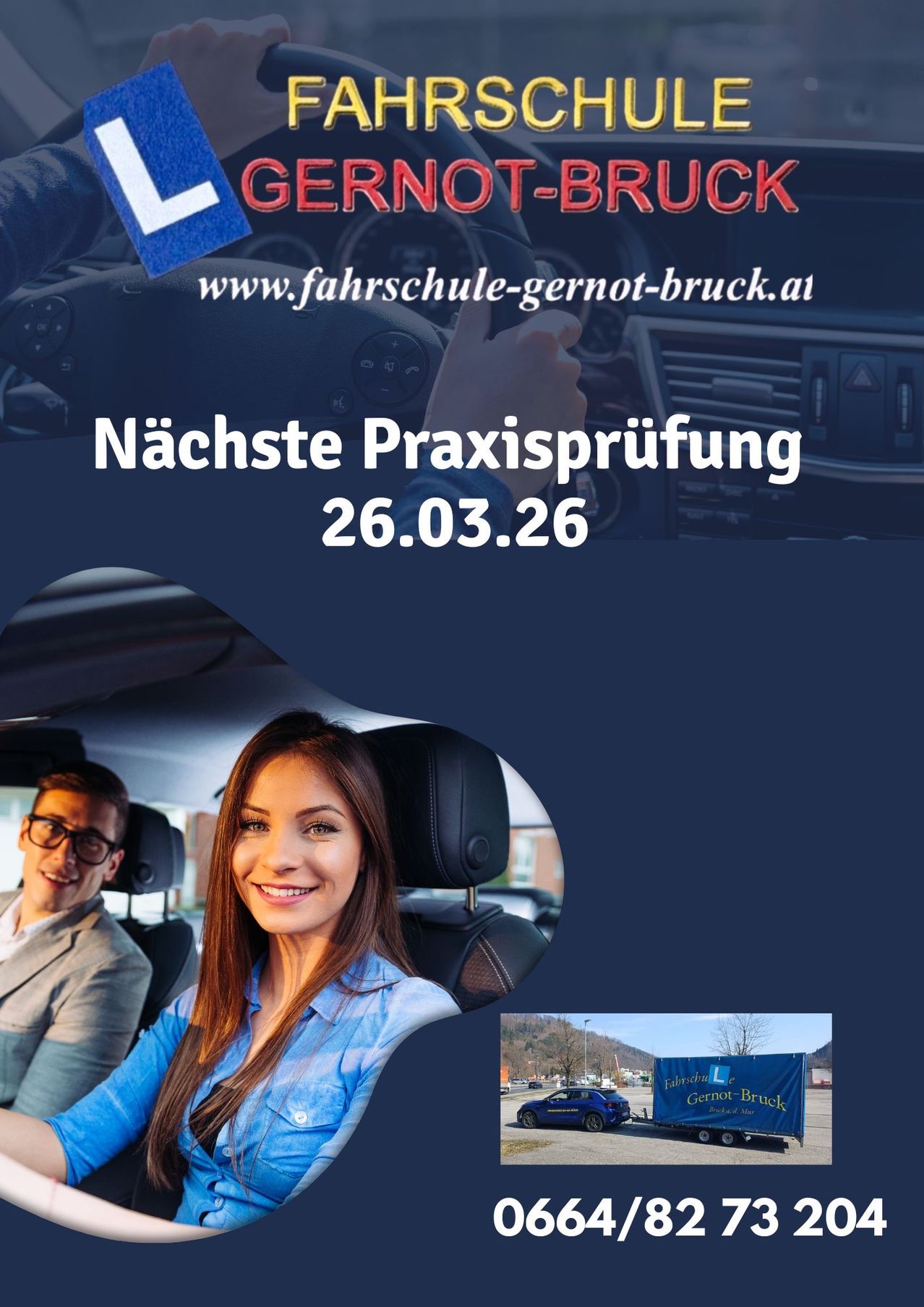 Eine Werbung für eine Fahrschule. Es zeigt ein Auto-Interieur mit einer lächelnden Frau und einem Mann. Es steht 'Nächste Praxisprüfung 26.03.26'. Die URL für die Website lautet www.fahrschule-gernot-bruck.at.