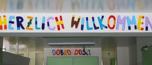 Bild enthält, Building, Hospital, Indoors, School, Text