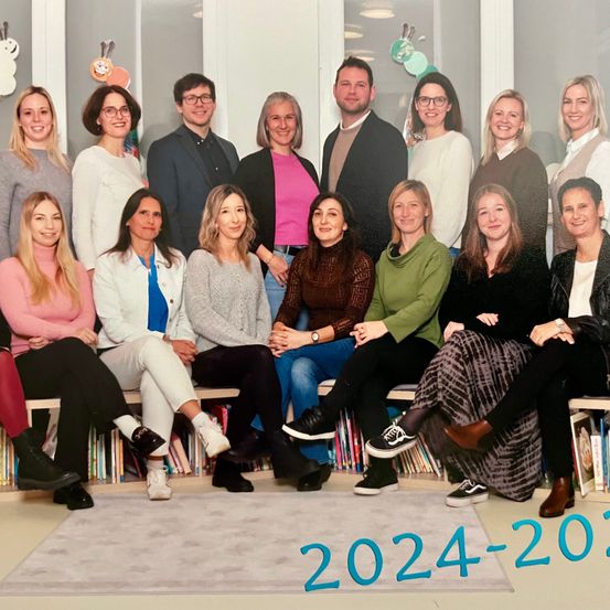 hinten v.l.n.r.: Sylvia Baumgartner, Katharina Mohl, Helene Schaja, Marco Ferschin, Dir. Silvia Mühlgaszner, Alexander Robitza, Stefanie Jandrisevits, Tanja Tinhof, Vanessa Varga, Martina Kolp; vorne v.l.n.r: Lisa Neuberger, Maria Linzer, Susanna Frank, Tanja Buchinger, Verena Spadt, Denise Unger, Julia Horvath, Gabi Pinter