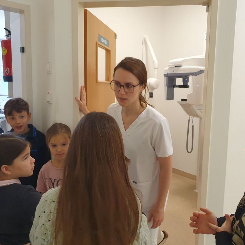 Bild enthält, Adult, Female, Person, Woman, Boy, Child, Male, Face, Head