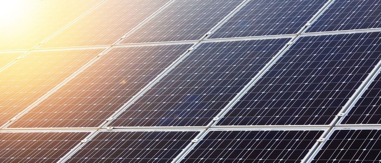 Bild enthält, Electrical Device, Solar Panels