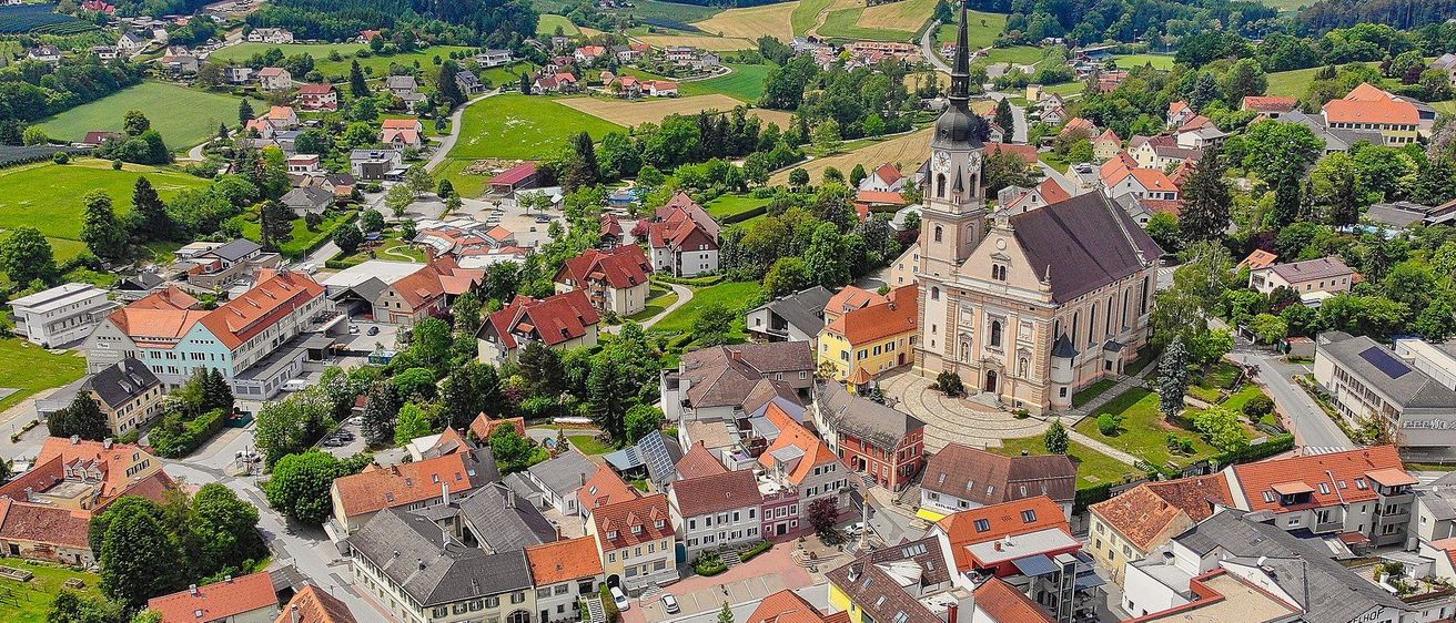 Bild enthält, Outdoors, Architecture, Building, Nature, Cityscape, Urban, Countryside, Rural, Village, Suburb