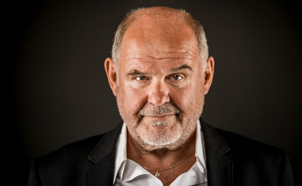 Bild enthält, Face, Head, Person, Photography, Portrait, Adult, Male, Man, Smile, Beard