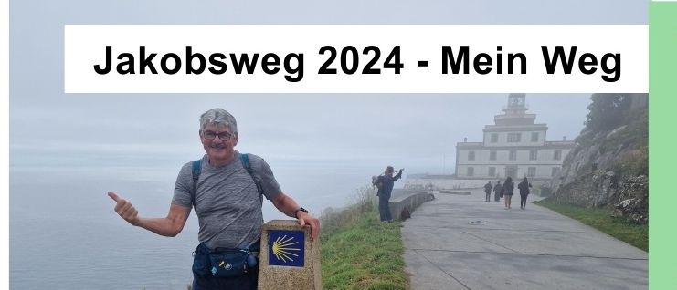 Poster für Jakobsweg 2024. Ein Mann steht auf einem Kopfsteinpflasterweg, mit einem Schild hinter ihm, und einer Aussicht auf ein Gebäude. Das Poster enthält Datum und Namen des Sprechers.