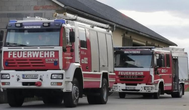 Bild enthält, Transportation, Truck, Vehicle, Machine, Wheel, Bumper, License Plate, Fire Station, Fire Truck