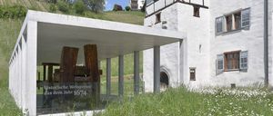 Bild enthält, Grass, Plant, Building, Outdoors, Shelter, House, Housing, Villa, Backyard, Yard