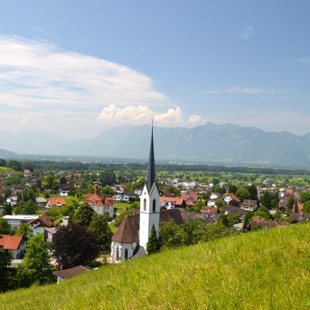 Bild enthält, Building, Spire, Outdoors, Nature, Scenery, Cityscape, Countryside, Neighborhood, Landscape, Sky