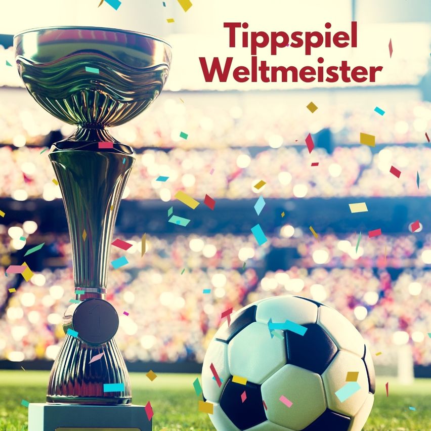 Ein Fußballpokal und ein Ball auf einem Feld mit Konfetti und einer Menge im Hintergrund. Über dem Pokal stehen die Worte 'Tippspiel Weltmeister'.