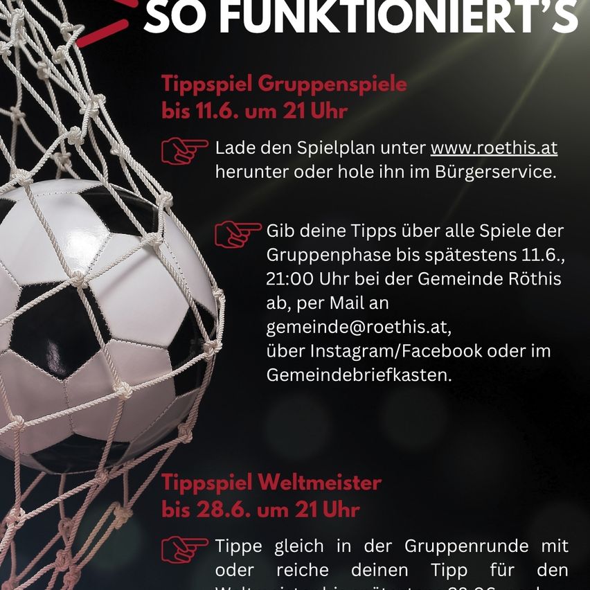 Das Plakat informiert über Fußballspiele in Gruppenphasen bis zum 11. Juni und die Weltmeisterschaft bis zum 28. Juni. Es zeigt einen Fußball im Netz und Kontaktdaten für Tipps und Pläne.