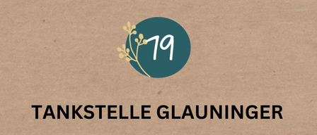 Eine Werbung für die Tiessner Adventfenster-Veranstaltung. Es zeigt das Datum '19' und den Veranstaltungsort 'Tankstelle Glauninger.' Die Veranstaltung ist von 7:30 bis 17:00 Uhr geöffnet. Es sind Erfrischungen zum Kauf erhältlich.