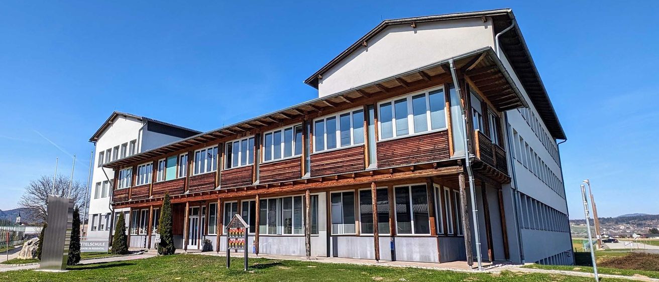 Bild enthält, Indoors, Interior Design, Architecture, Building, Housing, Office Building, House