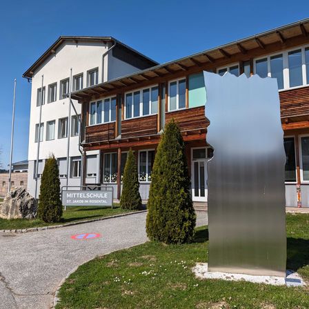 Bild enthält, Housing, City, House, Person, Row House