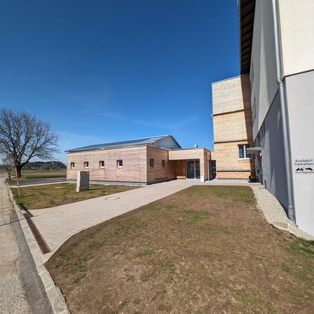 Bild enthält, Outdoors, Housing, Suburb, House, Driveway, Aerial View, Car