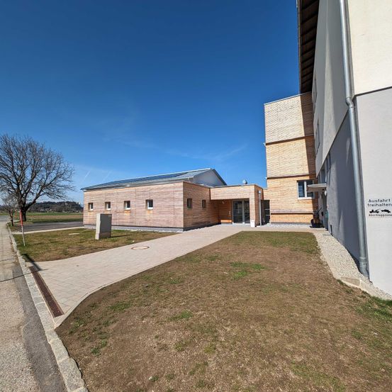 Bild enthält, Outdoors, Housing, Suburb, House, Driveway, Aerial View, Car