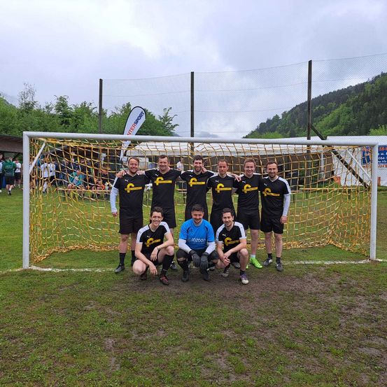 Bild enthält, People, Person, Team, Footwear, Shoe