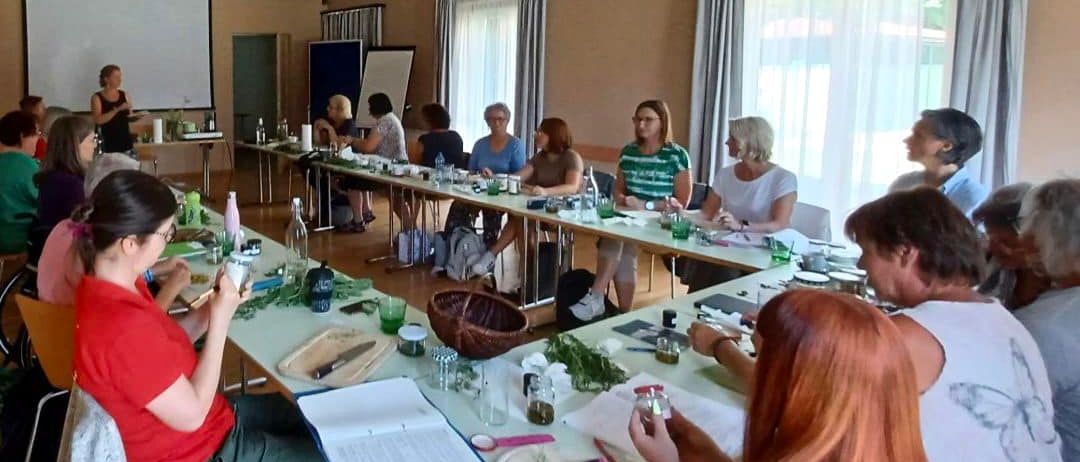People, Person, Adult, Female, Woman, Crowd, Seminar, Cup, Handbag, Knife
