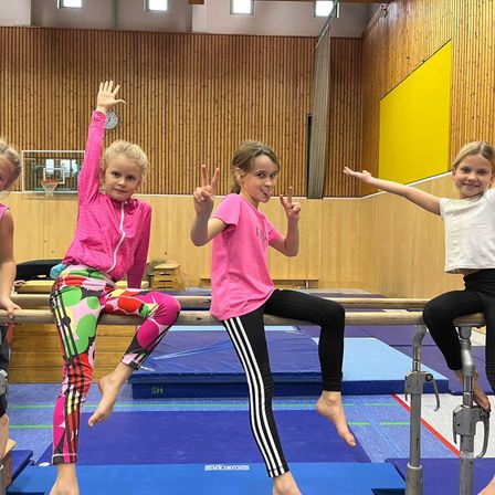 Bild enthält, Child, Female, Girl, Person, Adult, Woman, Fitness, Pilates, Working Out, Yoga