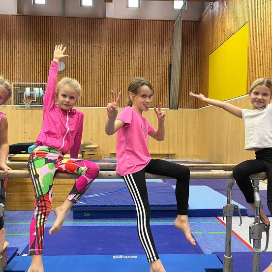 Bild enthält, Child, Female, Girl, Person, Adult, Woman, Fitness, Pilates, Working Out, Yoga