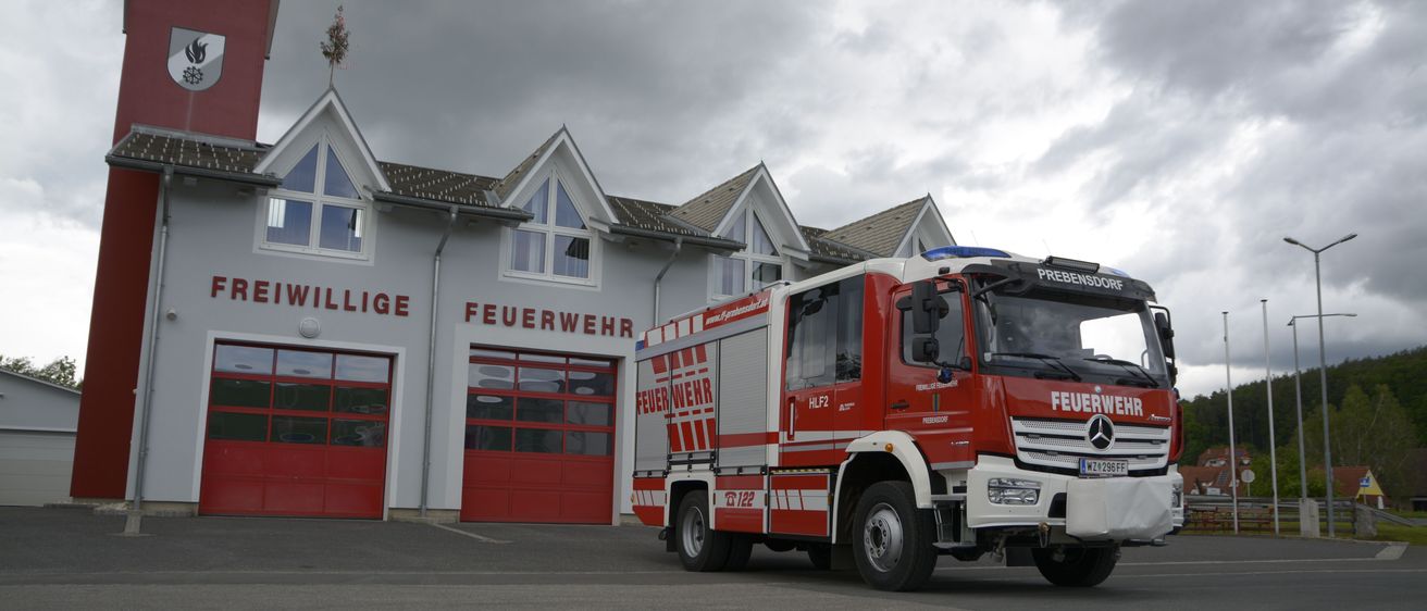 Bild enthält, Transportation, Truck, Vehicle, Machine, Wheel, Fire Truck, Fire Station