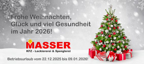 Weihnachtskarte mit einem Weihnachtsbaum, geschmückt mit roten und weißen Kugeln, einem Schneemann und Geschenken. Die Botschaft lautet 'Frohe Weihnachten, Glück und viel Gesundheit im Jahr 2026!' Das Logo von MASSER ist zu sehen.