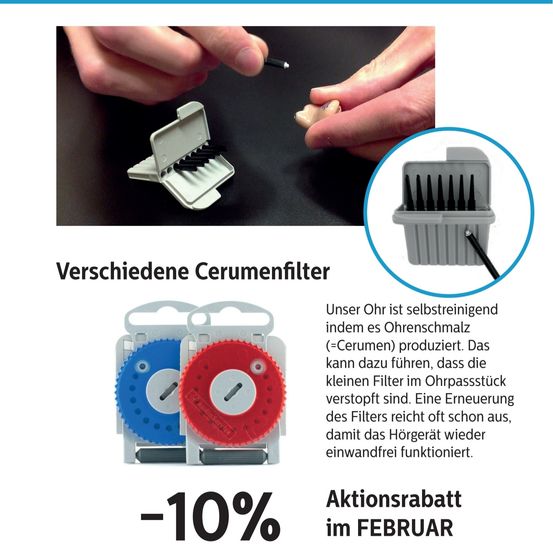 Ein Bild zeigt Hände, die ein Hörgerät in eine Hülle einführen. Der Text erklärt, dass Ohren natürlich Ohrenschmalz produzieren, was Filter verstopfen kann. Eine Erneuerung des Filters wird empfohlen, damit das Hörgerät wieder reibungslos funktioniert. Ein 10%iger Rabatt wird im Februar angeboten.