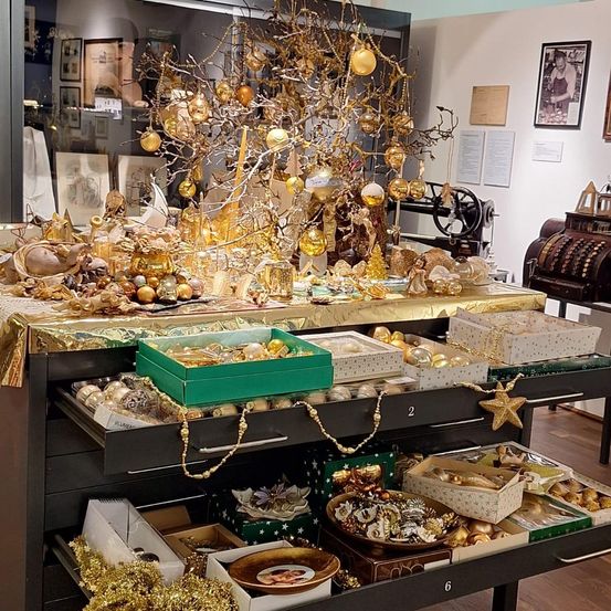 Bild enthält, Christmas, Christmas Decorations, Festival, Christmas Tree