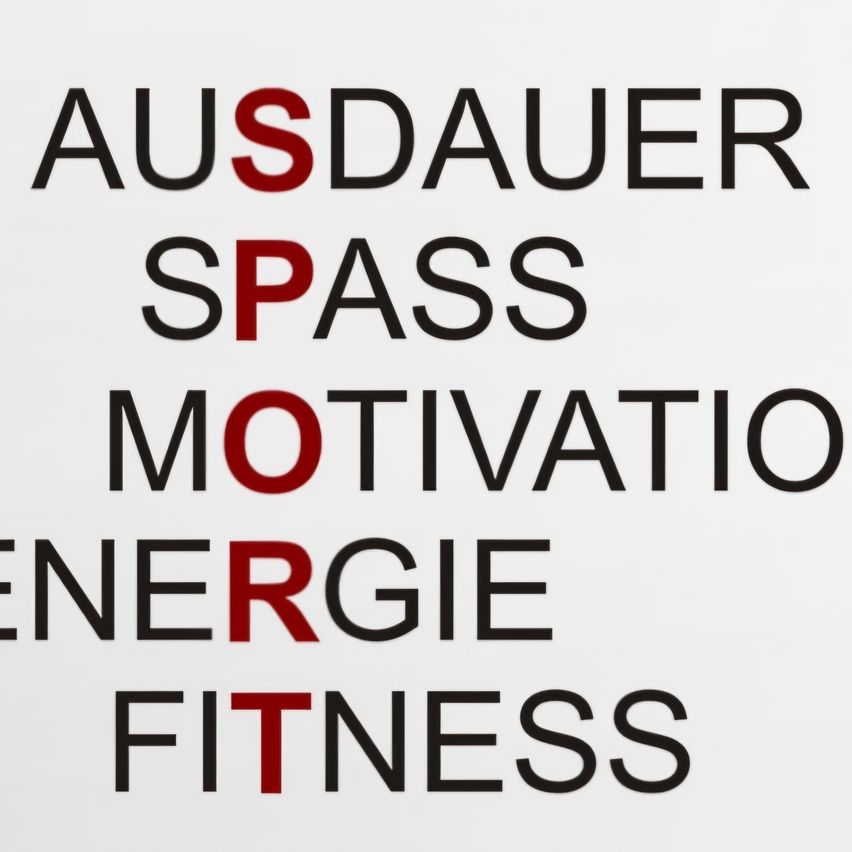 Ein weißer Hintergrund mit den Wörtern 'Ausdauer,' 'Spas,' 'Motivation,' 'Energie' und 'Fitness' in fetten schwarzen und roten Buchstaben. 'Ausdauer' ist rot, der Rest schwarz.
