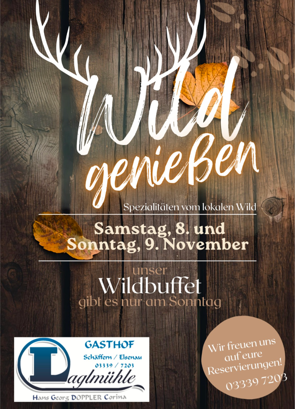 Ein Poster mit einem hölzernen Hintergrund, das den Text 'Wild genieBen' zeigt. Es kündigt ein lokales Wildbuffet am Samstag, 8. November, und Sonntag, 9. November an. Das Poster enthält unten den Namen 'Gasthof'.