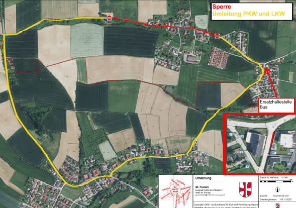 Eine Karte, die die Sperre Umleitung PKW und LKW zeigt, mit einer Ersatzhaltestelle für Busse und einer gelben Linie, die den umgeleiteten Weg anzeigt. Die Karte umfasst verschiedene landwirtschaftliche Flächen und eine kleine Stadt.