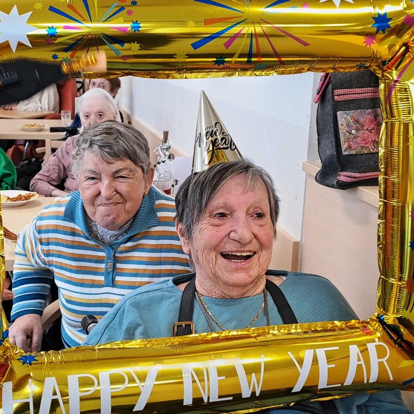 Bild enthält, People, Person, Adult, Female, Woman, Face, Head, Portrait, Hat, Baby