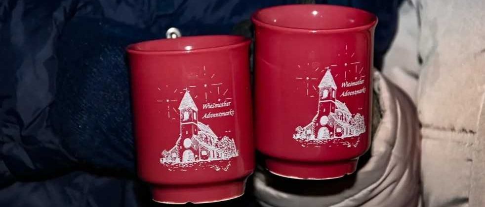 Bild enthält, Cookware, Pot, Can, Tin, Cup, Beverage, Coffee, Coffee Cup