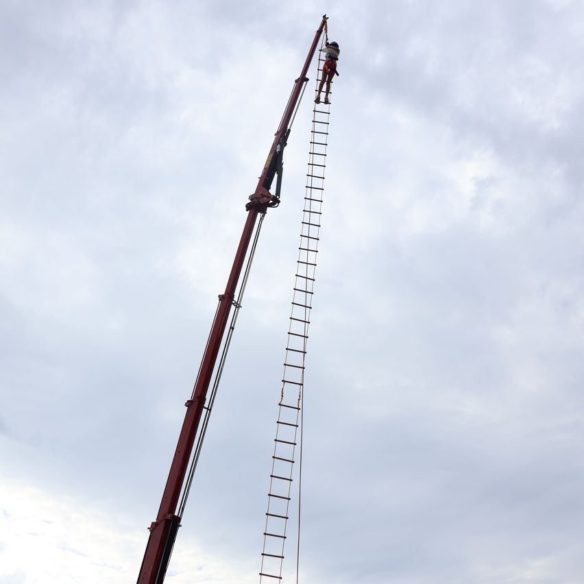 Bild enthält, Construction, Construction Crane, Architecture, Building, Person