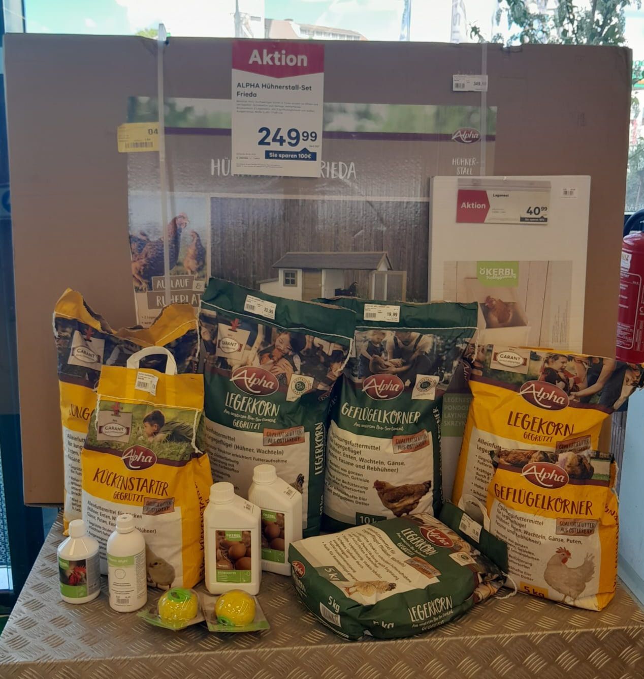 Bild enthält, Advertisement, Poster