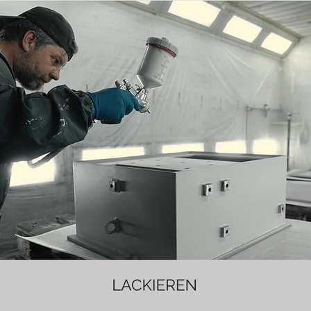 Bild enthält, Adult, Male, Man, Person, Furniture, Laboratory, Drawer, Face, Head, Filing Cabinet