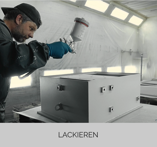 Bild enthält, Adult, Male, Man, Person, Furniture, Laboratory, Drawer, Face, Head, Filing Cabinet