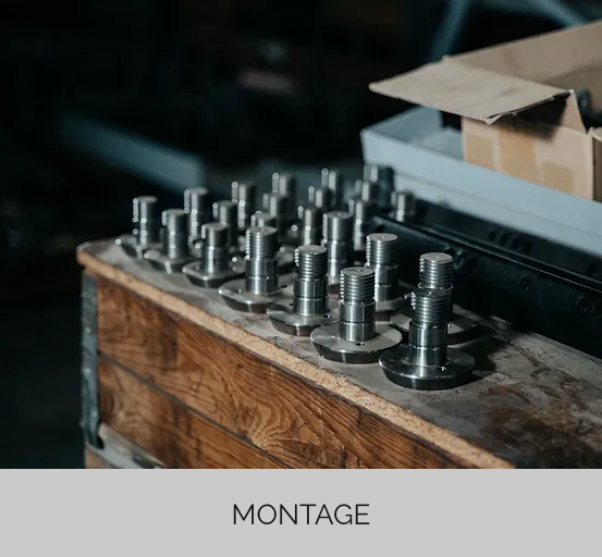 Bild enthält, Indoors, Interior Design, Machine, Screw, Hardwood, Wood