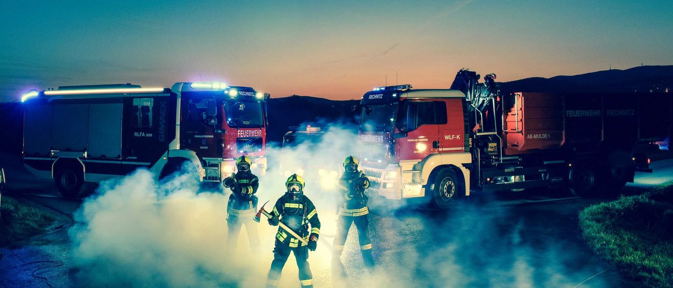 Bild enthält, Truck, Vehicle, Helmet, Person, Fire, Machine, Wheel
