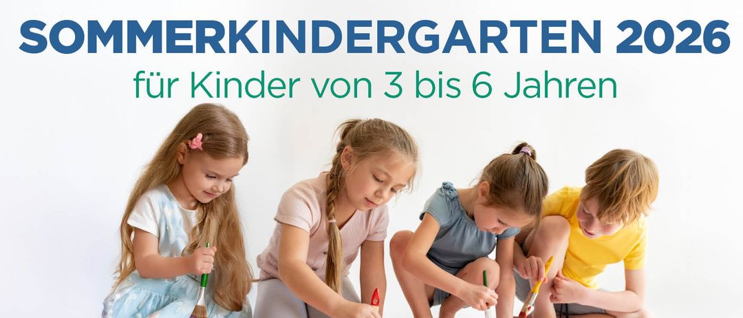 Werbung für einen Sommerkindergarten in Westend. Die Termine sind vom 13. Juli bis 4. September. Kosten umfassen wöchentliche Mahlzeiten, Material, Jause und Elternbeiträge. Die Anmeldung läuft vom 21. März bis 12. April 2026.