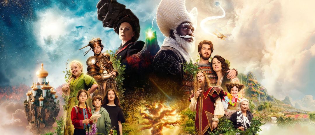 Ein Fantasy-Filmplakat mit einer Gruppe vielfältiger Charaktere in einer magischen Umgebung. Ein Baum mit Flammen und ein bärtiger Mann in einem Turban stehen davor.