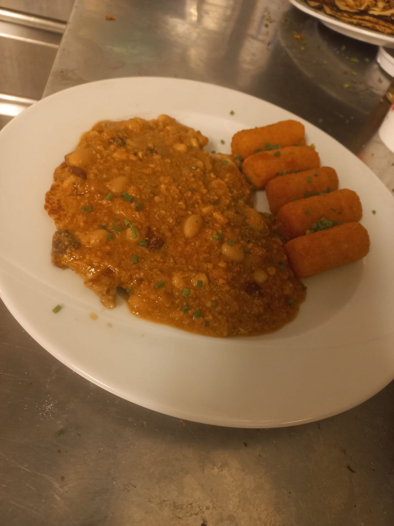 Bild enthält, Food, Food Presentation, Plate, Tater Tots