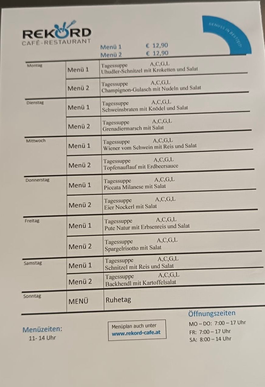 Wöchentliches Menü mit zwei täglichen Optionen. Menü 1 bietet Uhdler-Schnitzel mit Reis und Salat. Menü 2 bietet Champignon-Gulasch mit Nudeln und Salat. Öffnungszeiten sind Montag bis Freitag von 7:00 bis 17:00 Uhr.