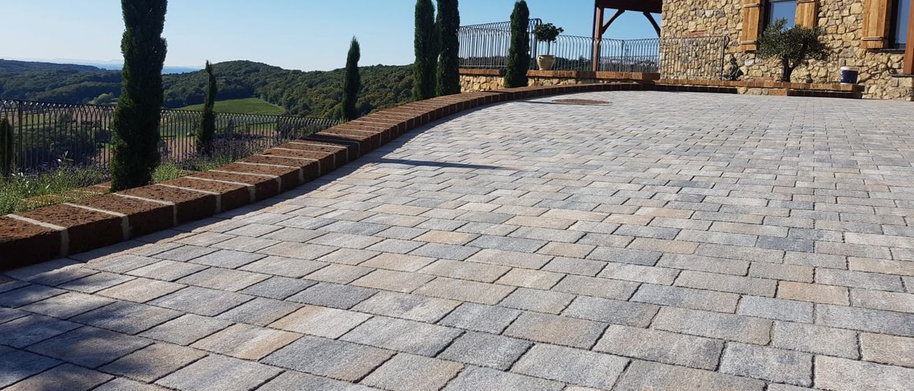 Bild enthält, Outdoors, Architecture, Building, Housing, Driveway, House, Aerial View, Floor