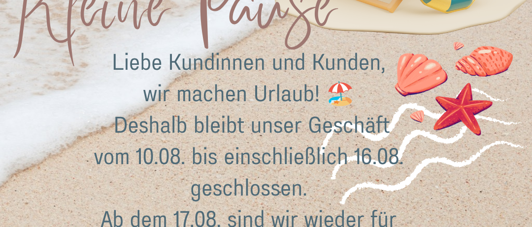 Ein Plakat mit einer Strandszene, einem Strandstuhl und einem Rettungsring. Es steht 'Kleine Pause' und informiert Kunden, dass der Laden vom 10. August bis 16. August geschlossen bleibt.
