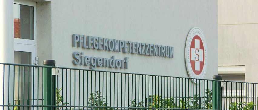 Bild enthält, Building, Office Building, Railing, Fence, Hospital