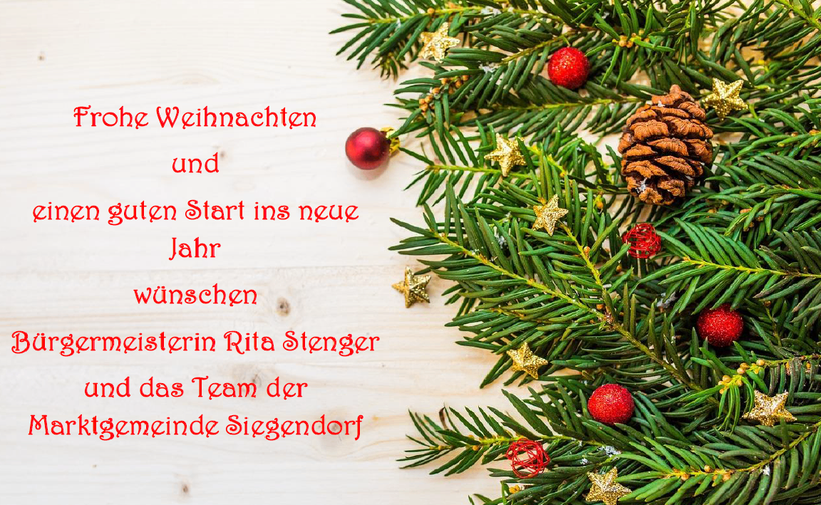 Weihnachts- und Neujahrswünsche von Rita Stenger und dem Team von Siegendorf, mit einer festlichen Anordnung von Tannenzweigen, roten Kugeln und Sternen auf einem hölzernen Hintergrund.