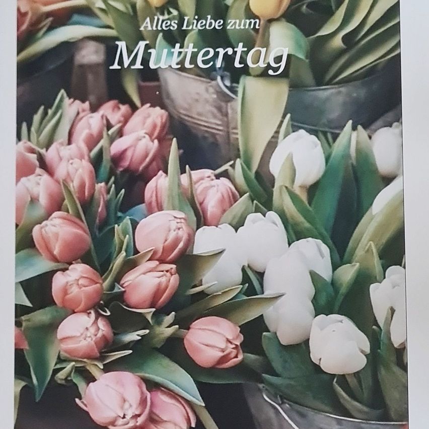 Die Titelseite zeigt einen Strauß aus rosa und weißen Tulpen in Metalleimern, mit den Worten 'Alles Liebe zum Muttertag' oben.