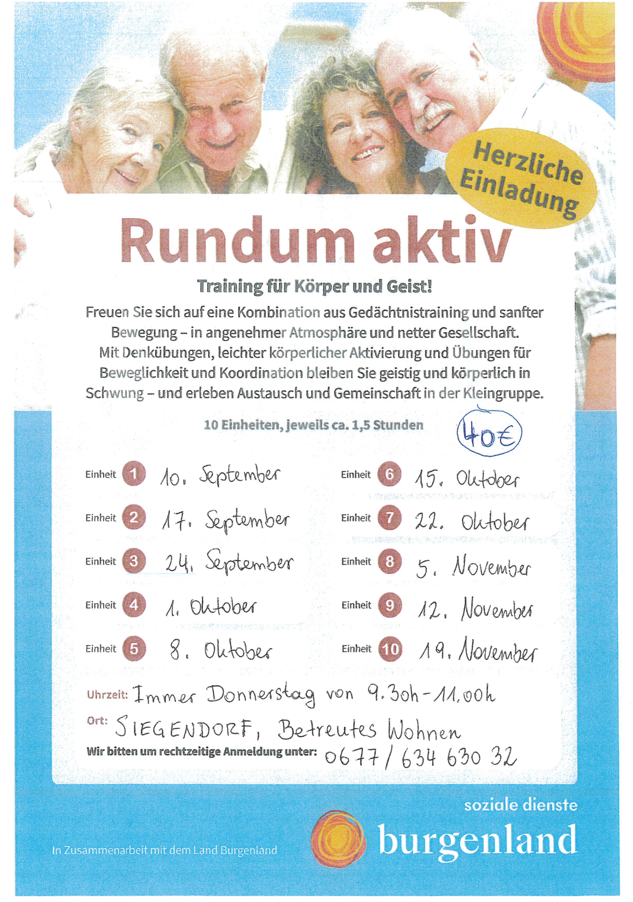 Ein Flyer für ein Rundum Aktiv Trainingsprogramm für Körper und Geist, mit einem lächelnden älteren Paar, mit Terminen und Zeiten für 10 Einheiten. Der Flyer enthält eine Kontaktnummer und Adresse.